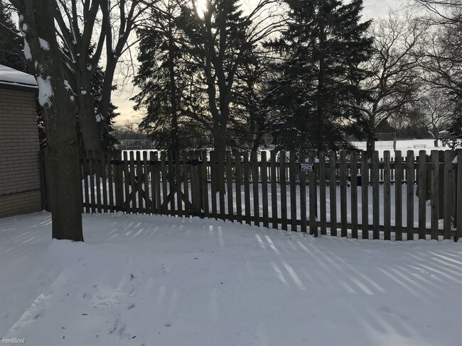 Building Photo - 35133 Drake Heights Dr