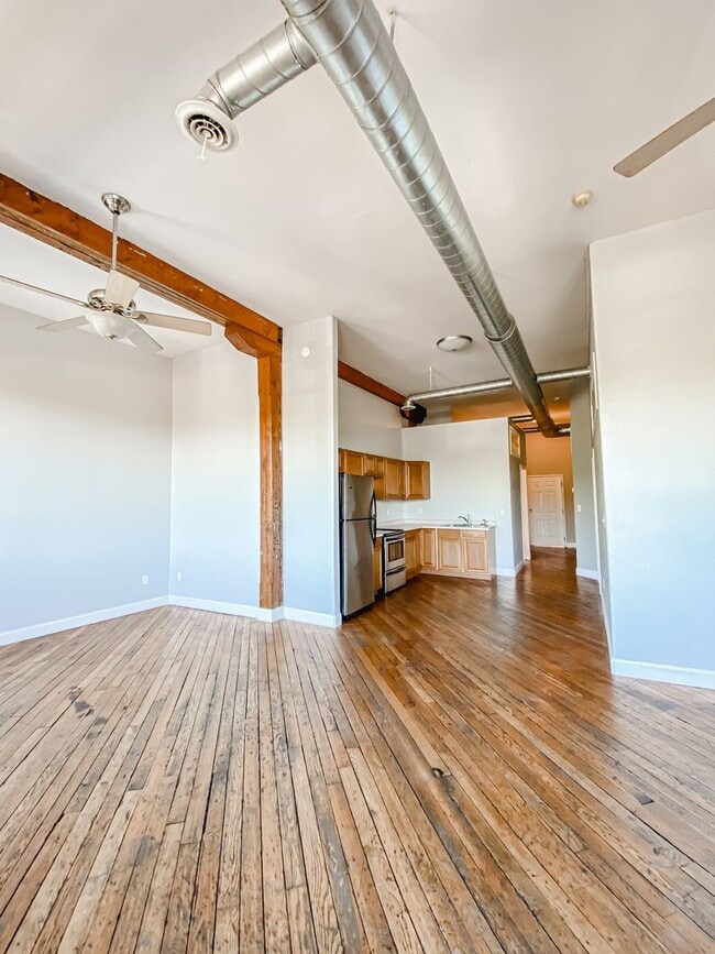 Building Photo - 423 N 3rd St