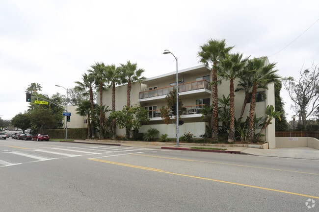 Primary Photo - 330 S Barrington Ave
