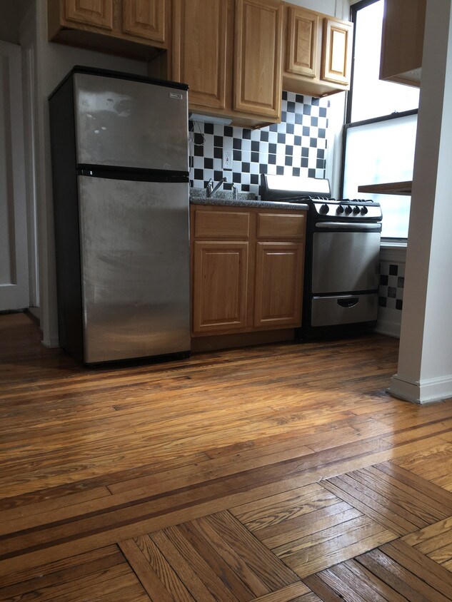 Primary Photo - 550 Throop Ave