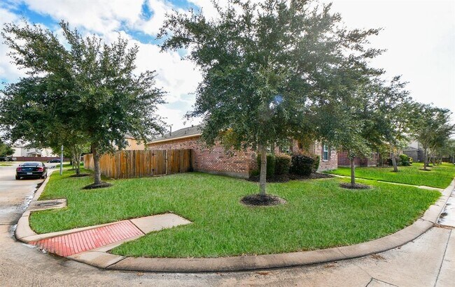 Building Photo - 8238 Almera Falls Dr