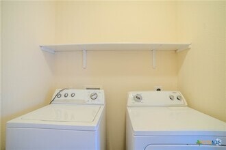Building Photo - 206 Crowfoot Dr
