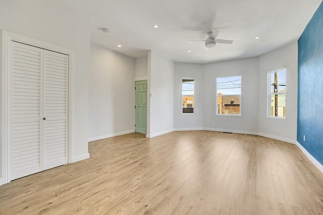 Photo - West Oakland Stylish 2/1 Flat - Completely... Townhome