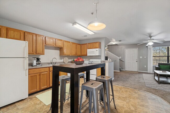 Apartamentos en alquiler en Tallahassee, Florida, 32304. Casa adosada Renegade con cocina. - Townhomes at TSC