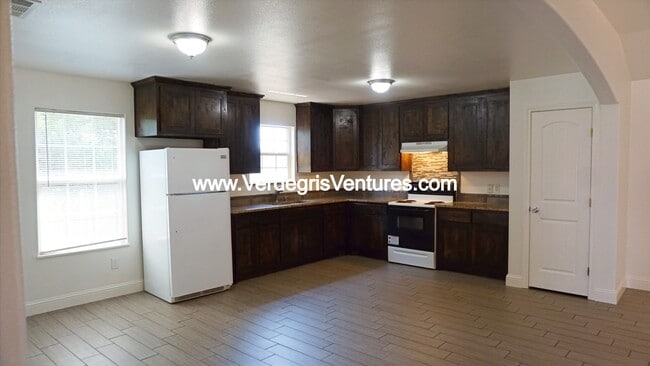 Photo - 9520 Prairieview Dr House