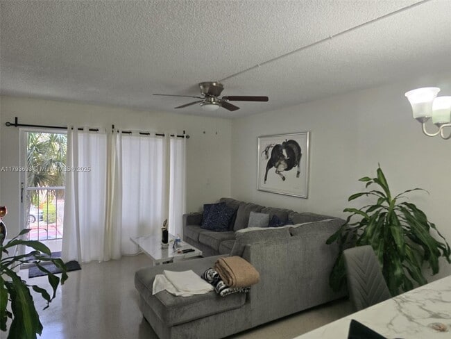 Foto del edificio - 17000 NW 67th Ave