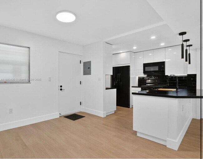 Building Photo - 13020 SW 92nd Ave