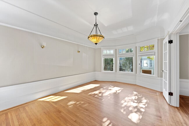 Photo - 1740 Waller St House