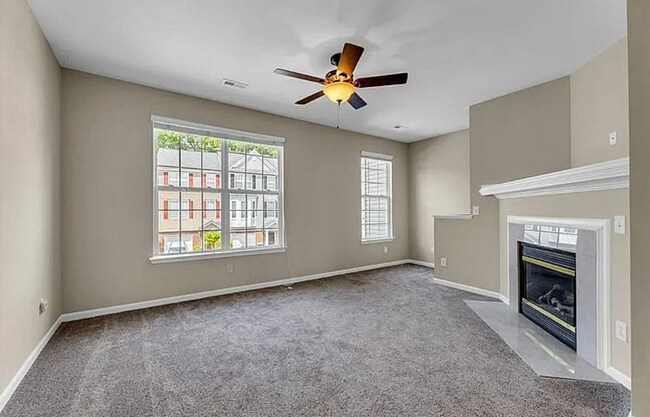 Foto del edificio - Beautiful 3 bedroom, 3 1/2 bathroom townhome in Tarrant Trace