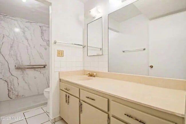 Foto del edificio - MICHELLE LEE FOLEY