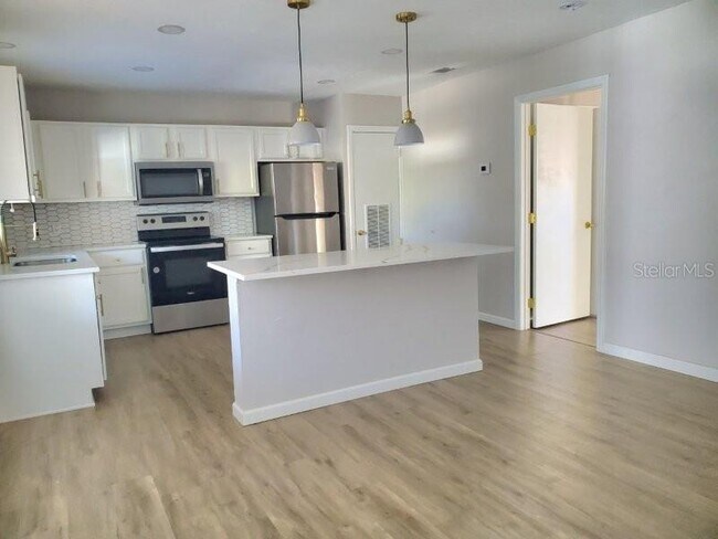 Foto del edificio - 4390 Sibley Bay St