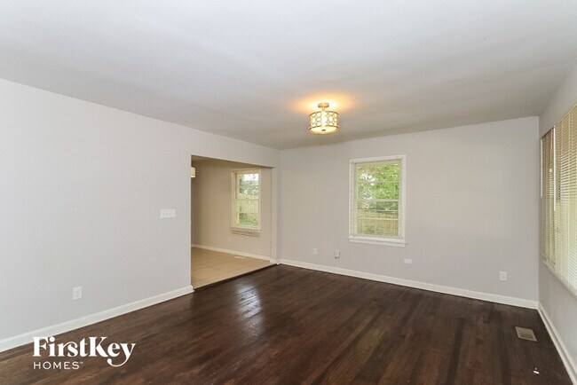 Building Photo - 2076 W Flat Shoals Terrace