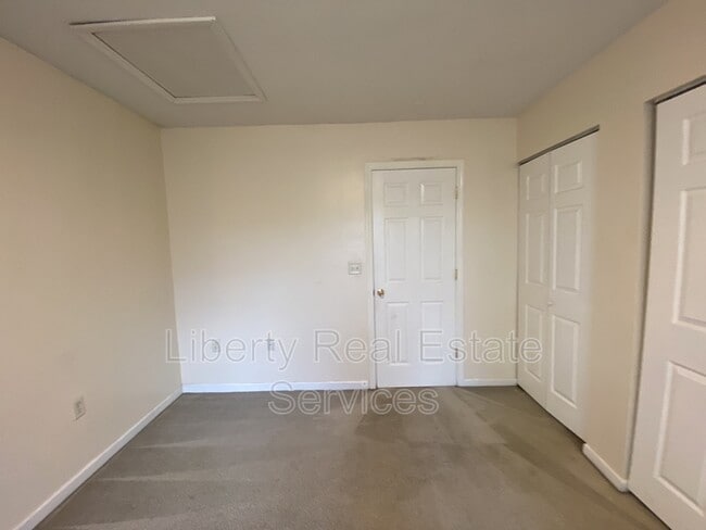 Building Photo - 123 Rolland St