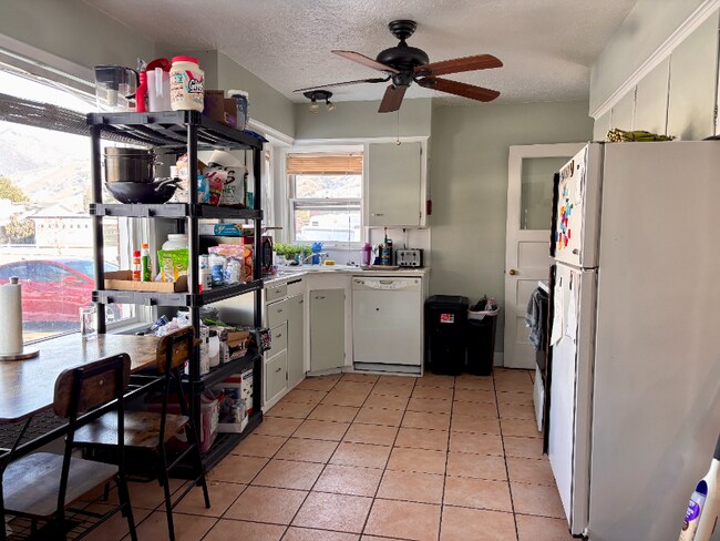 Foto del edificio - 1368 Davis Ave