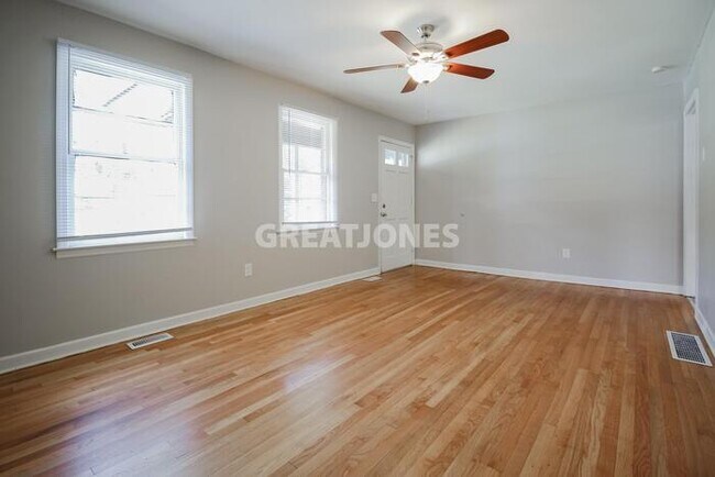 Foto del edificio - 1 Poplar St