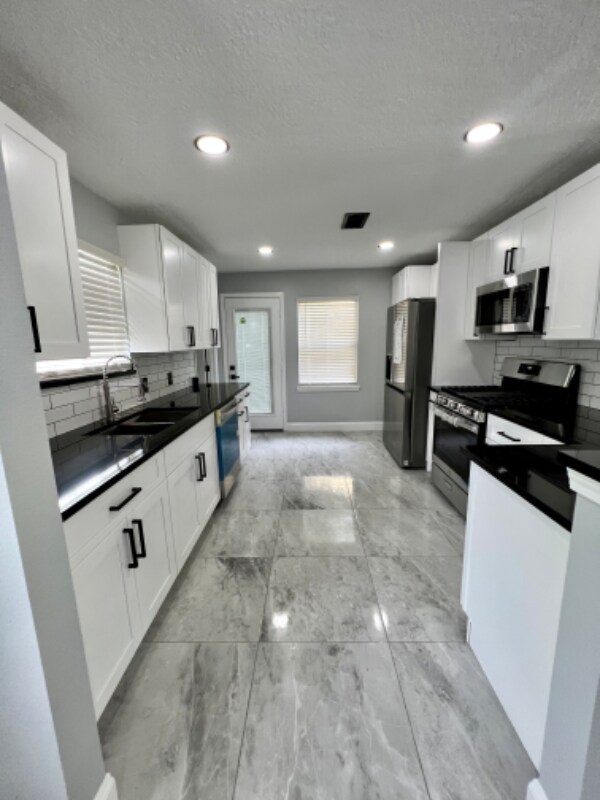 Foto del edificio - 5154 Balkin St