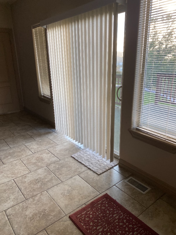 Building Photo - 2560 Woodhill Way