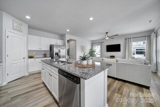 Foto del edificio - 517 Stephen Foster Wy