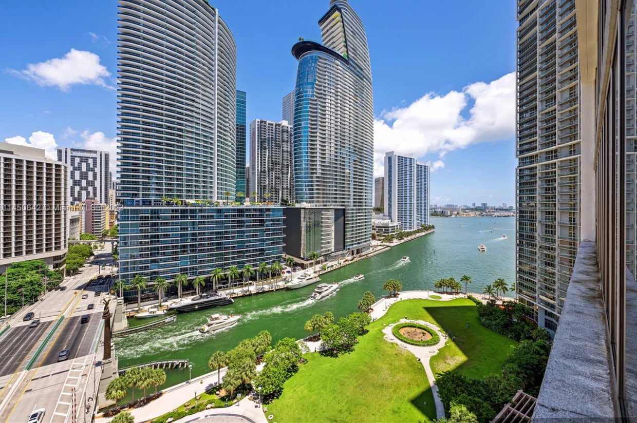 Primary Photo - 485 Brickell Ave