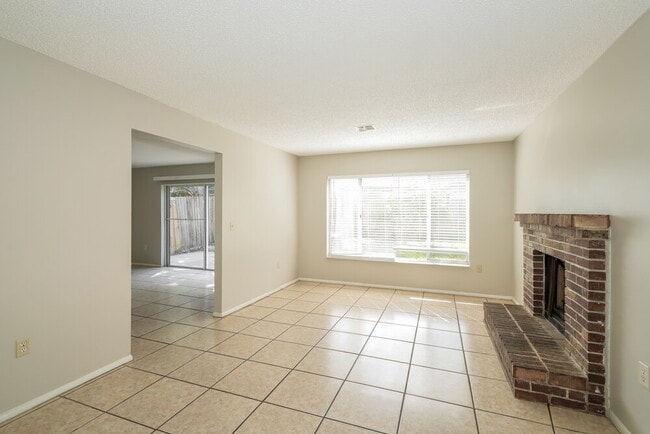 Foto del edificio - 856 Buttercup Dr