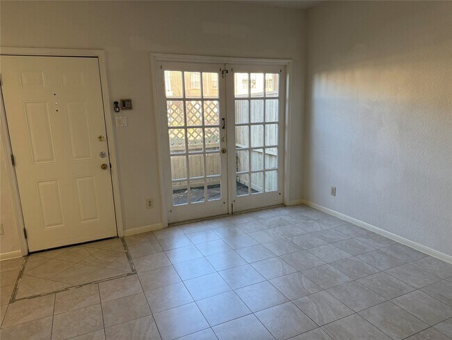 Building Photo - 2121 El Paseo St