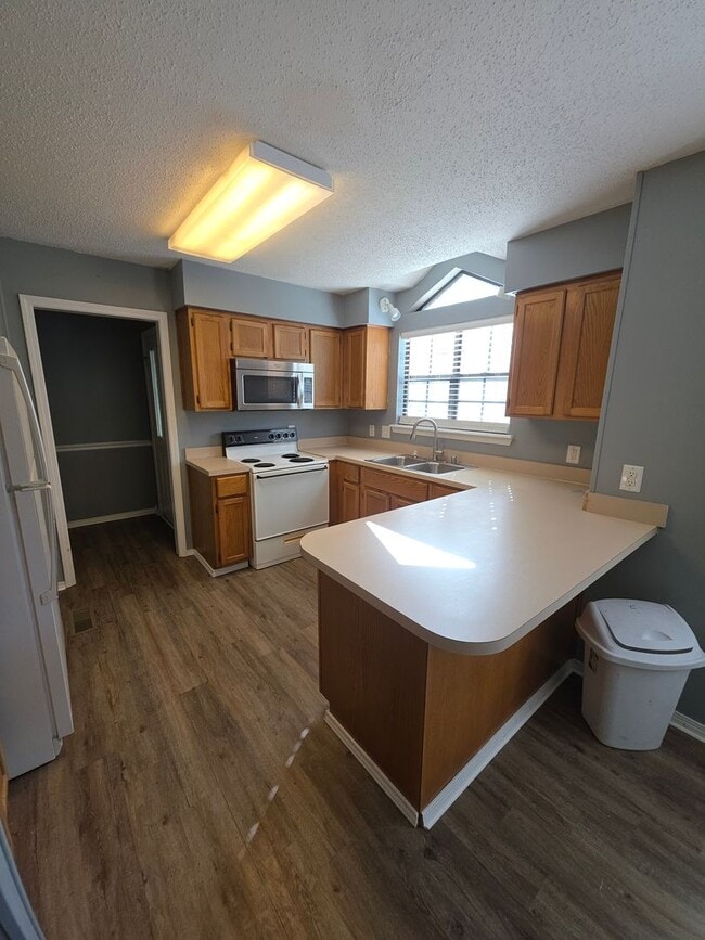 Foto del edificio - 408 Austin Cir