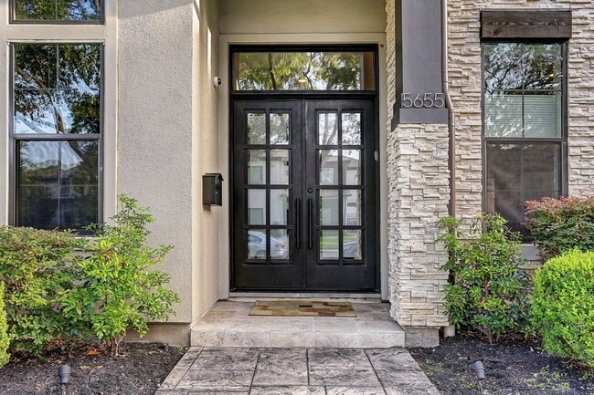 Building Photo - 5655 Locke Ln