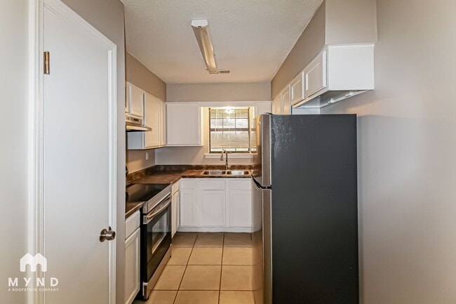 Building Photo - 4631 Lasalle Pl