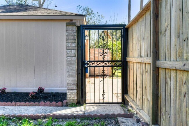 Building Photo - 10818 Indian Vista Dr