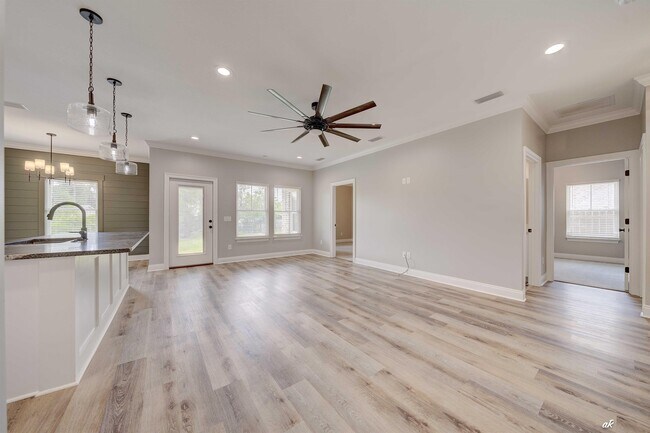 Foto del edificio - 4447 Huckleberry Ln