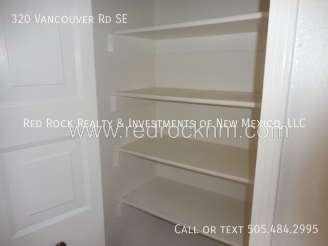 Building Photo - Nice 2BR/1BTH Home on Corner Lot!