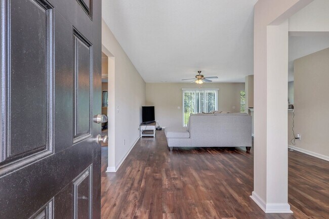 Foto del edificio - AVAILABLE NOW! (Pet Friendly)