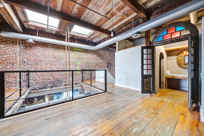 Building Photo - 342 Marietta Street #14