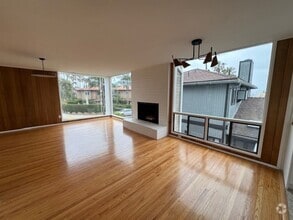 Building Photo - 310 Palomar Ave