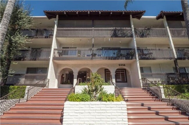 Building Photo - 5334 Lindley Ave