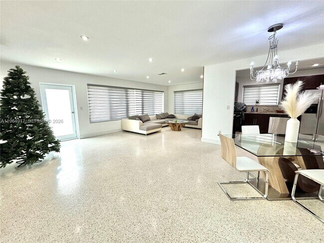 Foto del edificio - 30 NE 125th St