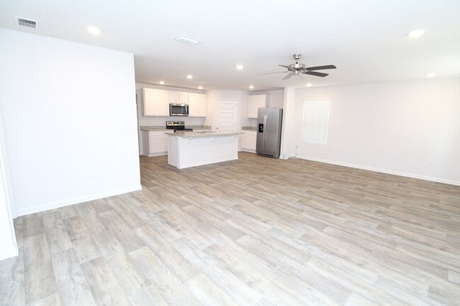 Building Photo - Lakeshore Preserve 3BR Home with Garage – ...