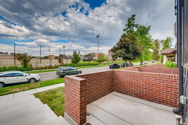 Foto del edificio - High Street Townhomes 3 bedroom unit with ...