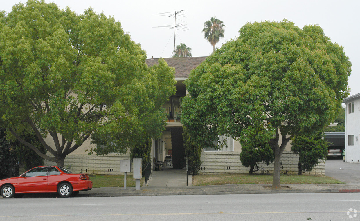 Building Photo - Christopher Apartments