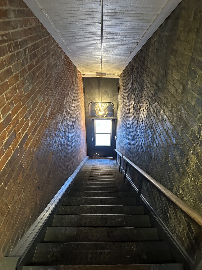 Building Photo - 415 S James St