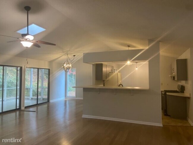 Building Photo - 3 br, 2 bath House - 10510 Willow View Cir