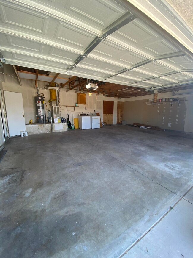 Building Photo - 11215 Westbrook Dr