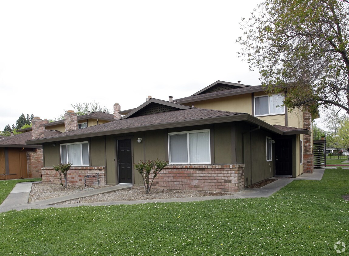 Building Photo - Cottage Estates