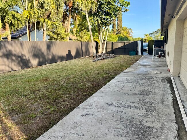 Building Photo - 15130 SW 164th Ave