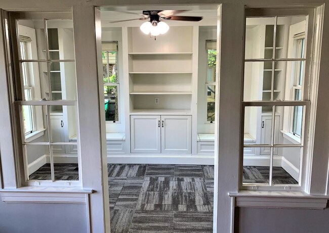 Foto del edificio - 2146 McClintock Rd