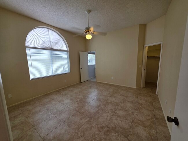 Foto del edificio - Piedmont Lakes Blvd