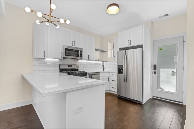 Foto del edificio - 6144 N Lakewood Ave