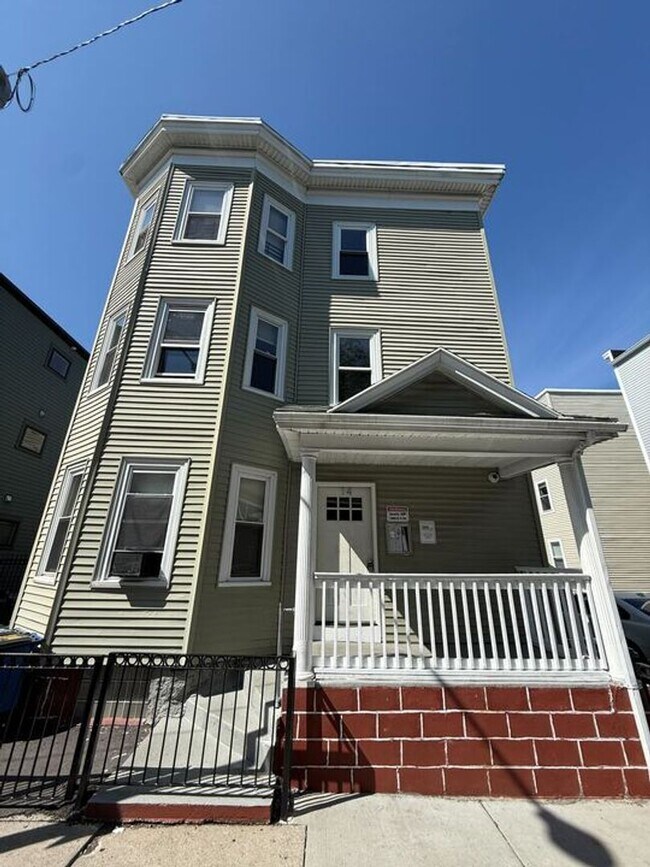 Building Photo - 14 Cawfield St