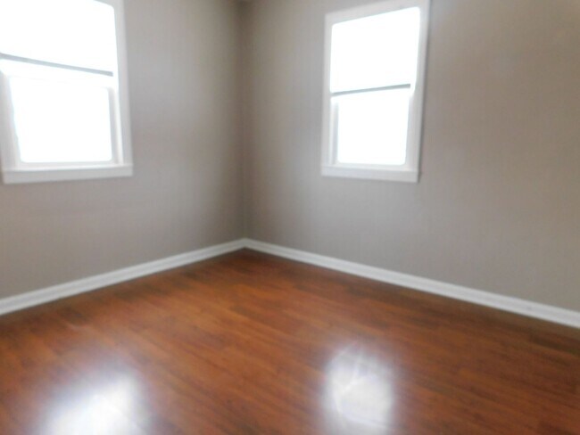 Building Photo - Two Bedroom/One Bathroom Home with Garage