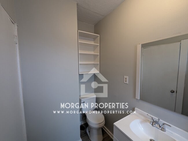 Building Photo - 1712 Main St